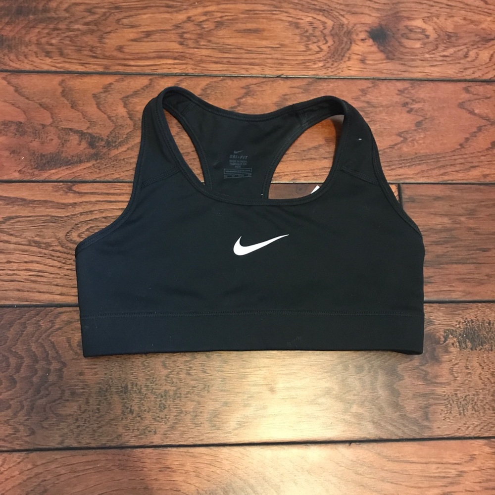 Black nike sports bra